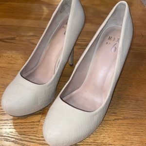 Nude Heels 9.5